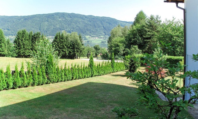 Tschoran Apartment | Beautiful apartment for 5 guests with TV and terrace