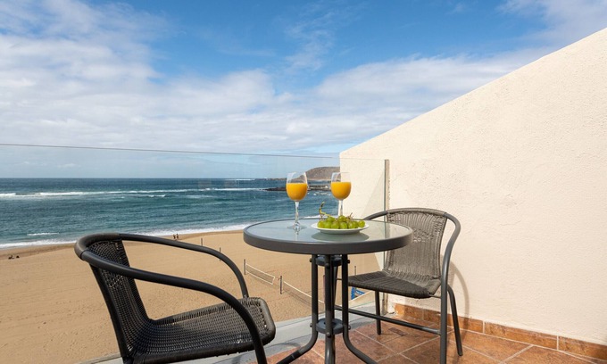 Las Palmas de Gran Canaria Apartment | Beachfront Home Las Canteras 3 - Sea Views Terrace