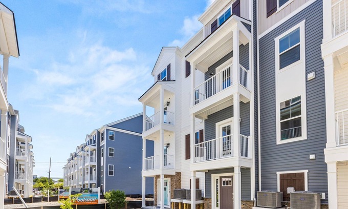 Caine Woods House | Beach 1 Block,10% SALE!,Pets,King Beds,Linens,Pool,Air Hockey,Arcades,Beach Gear