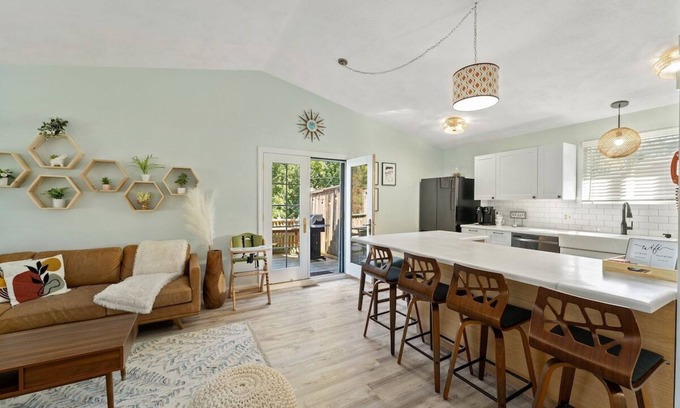 Saunderstown House | Beach Access! Arcade and central air!