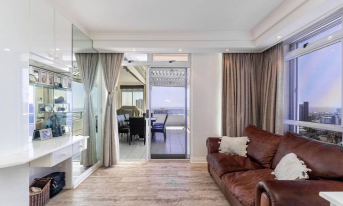 Sea Point Apartment | Beach and mountain views apartment