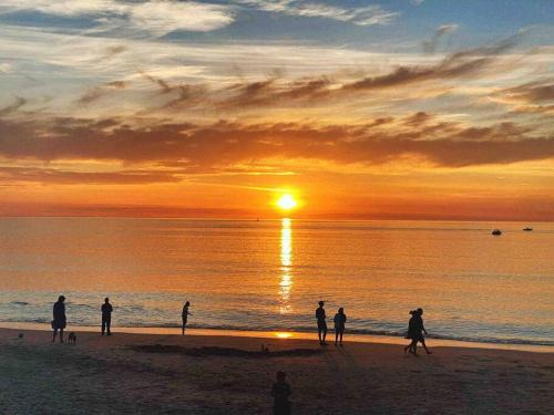 Glenelg North Apartment | Beach apartment 10/22 esplanade sea-views