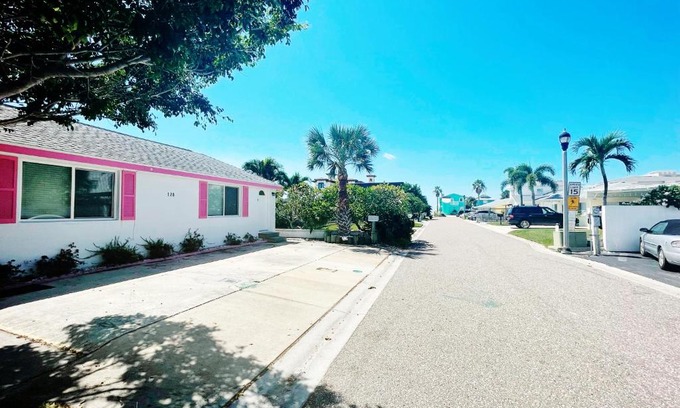 Redington Shores House | Beach Ave Escape - Unit B