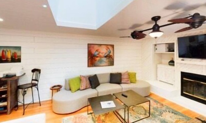 Folly Field House | Beach Blossom - PET FRIENDLY PRIVATE HOME!
