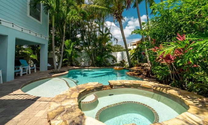 Holmes Beach House | Beach Breeze- 6 bedroom private pool/spa and one minute stroll to the beach