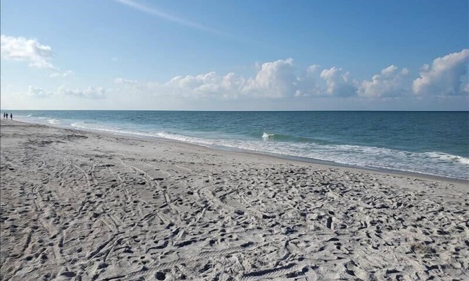 Whitney Beach Condo | Beach Castle Resort BC6 - Longboat Key - Condo 2 Bedroom/2 Bath on Longboat.
