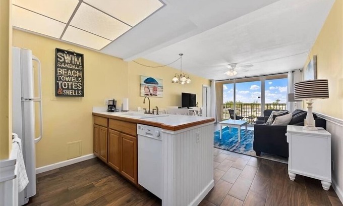 Hutchinson Island South Apartment | Beach Condo/Island Beach Resort/No Cleaning Fee/Condo 415