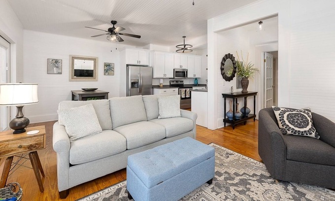 Saint Simons Island Cottage | Beach Cottage-Screened Porch! One short block to beach! Walk to Pier Village!