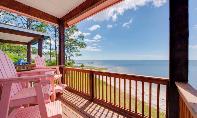 Carrabelle Cottage | Beach & Dock Access: Lanark Village Escape!