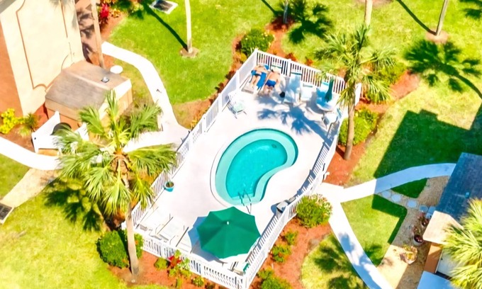 Largo Apartment | Beach Escape in 10 Minutes!