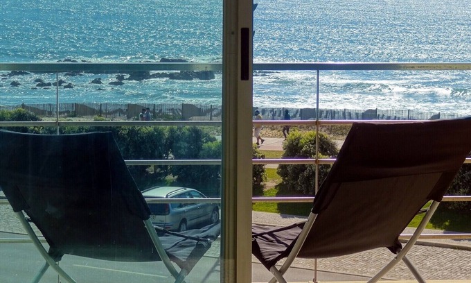 Canidelo Apartment | Beach front apartment with superb sea view, 10 min. from Porto