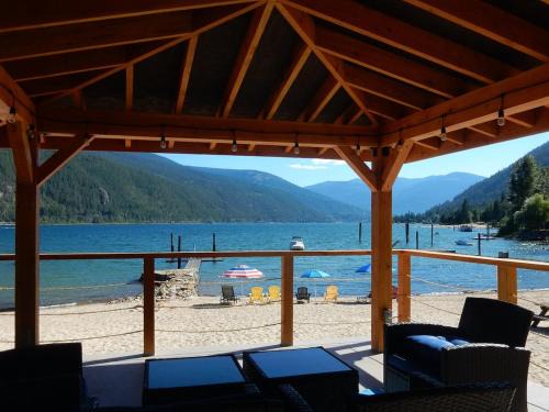 Nelson House | Beach front cabin near Nelson, BC