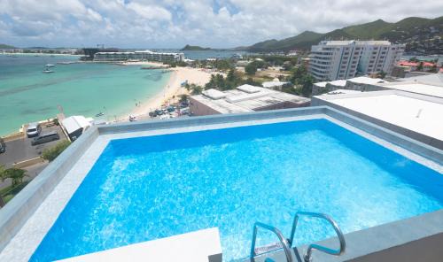 Simpson Bay Apartment | Beach Front Condos