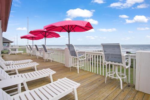 Crystal Beach House | Beach Front Cottage with Beautiful Ocean Views!