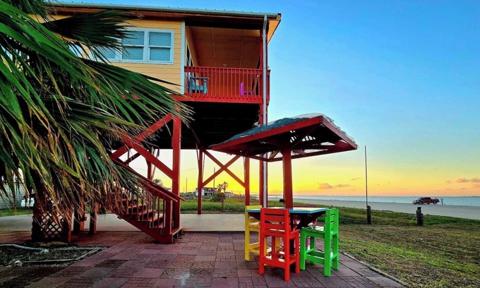 Port Lavaca Cottage | Beach Front Cottage - Head on the cloud, toes on the sand