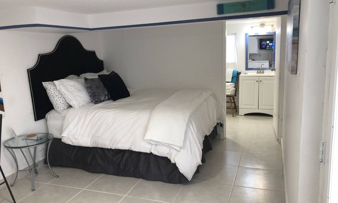 Las Conchas Apartment | Beach front getaway at Mid-Tide