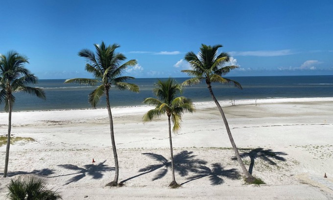 South Island Condo | Beach front paradise! Steps to the beach with unforgettable sunsets.
