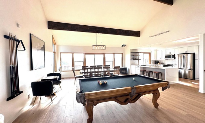 Bayshore House | BEACH FRONT Property, 2 King Beds, Pool Table, Completely Remodeled Interior!