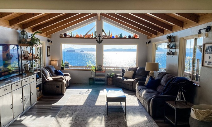 Ketchikan House | Beach Front Spacious Home-Whale watch from the deck!