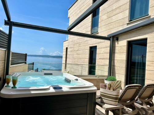 Selce Apartment | BEACH FRONT VILLA FRAN - DELUXE SEA VIEW SUITE with private jacuzzi # 3