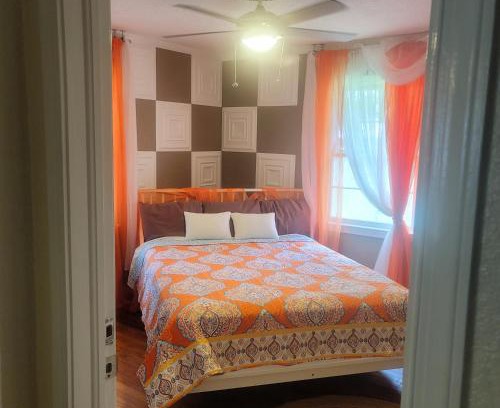 Brunswick House | Beach Go-Boho Private Room Coffee - Tea FREE! INSTANT BOOK
