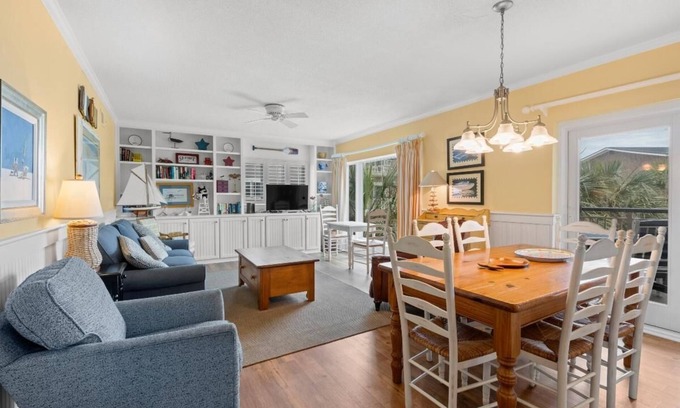 Georgetown County Condo | Beach & Golf Escape 2 Bdrm End Unit 3rd Flr