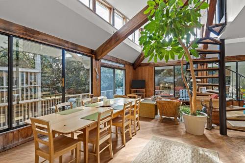 Pine Knoll Shores House | Beach Grove home