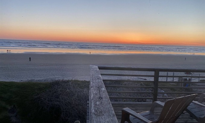 Tolovana Park House | Beach Haven - Beachfront! - Beachcomber Vacation Homes