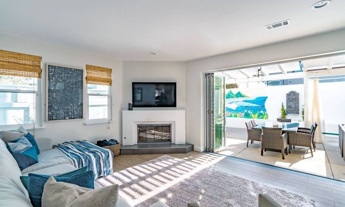Encinitas House | Beach House, 1 Block to Sand! Sauna and 2 Suites