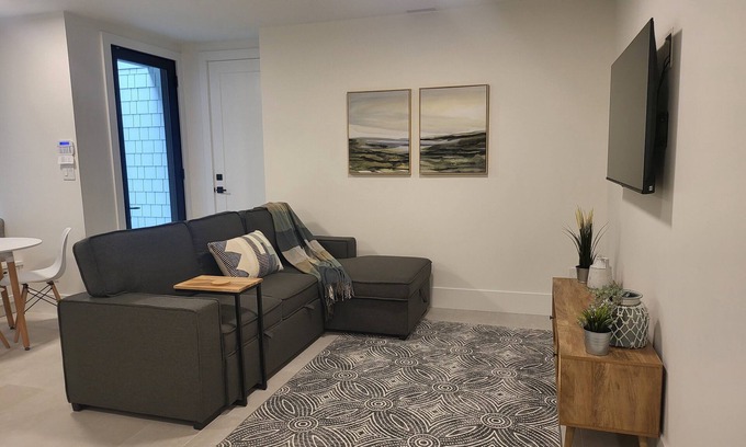 Dollarton Apartment | Beach House Deep Cove modern retreat. Private safe seaside waterfront retreat.
