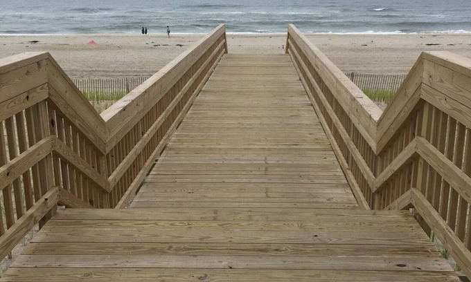 Ocean Beach House | Beach house located in Ocean Beach/Seaview - steps away from the waves!