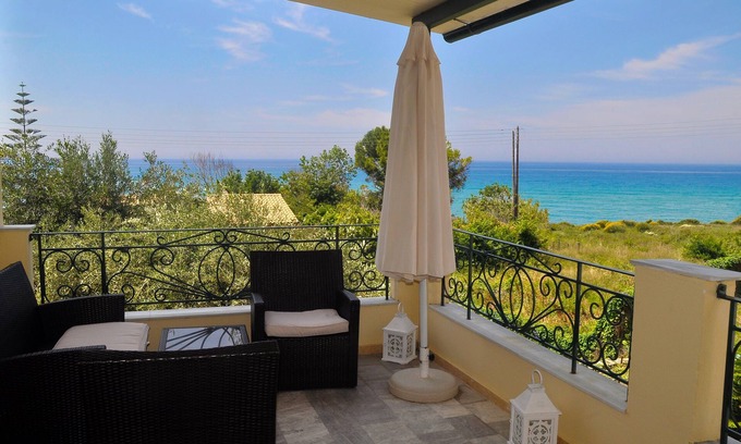 Agios Gordios House | Beach houses in Corfu “Angelos” at Agios Gordios