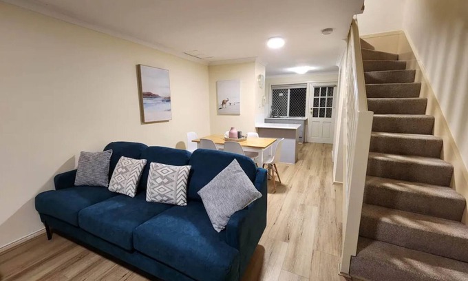 Rockingham House | Beach Life 2 Min walk to the Beach