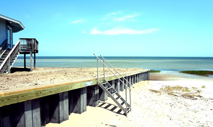 Cedar Island House | ► Beach Paradise ►Tranquily ► Privacy ►2.5 Miles Personal Pristine Virgin Beach