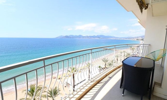Cannes City Centre Apartment | Beach Penthouse with unique rooftop terrace 301