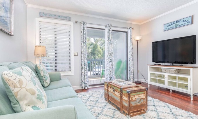 Tybee Island Condo | Beach Racquet A127 | Steps to the Beach + Pool!