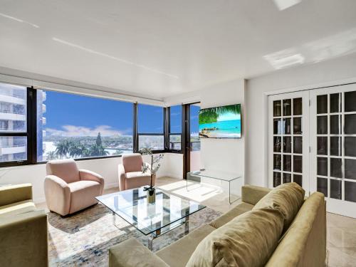 Mid Beach Apartment | Beach Resort condo 921