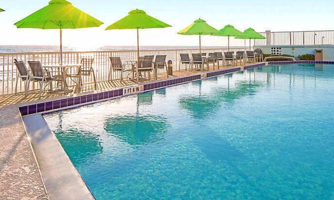 Daytona Beach Shores Resort | Beach Resort with Ocean Front Pool and Hot Tub