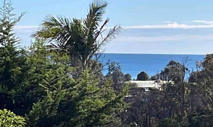 Pambula Beach House | Beach Retreat, renovated, easy walk to beach