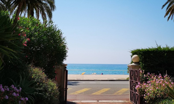 Old Town Apartment | Beach & Serenity: Fully renovated 1 Bd Apt, 10meters from the beach