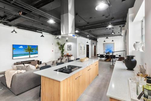 Flamingo/Lummus House | Beach Side Condo