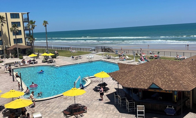 Bridgeport Heights Condo | Beach Side 1-bdrm, AC, Wifi, kitchenette, balcony, direct ocean view.
