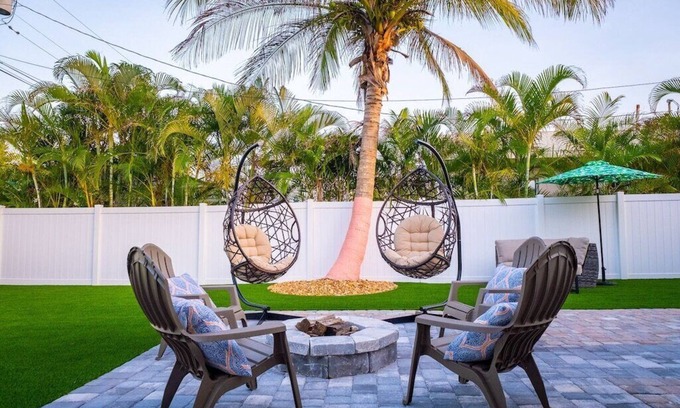 Sunset Cove House | Beach Vibes. Game Room. Pets Welcome.