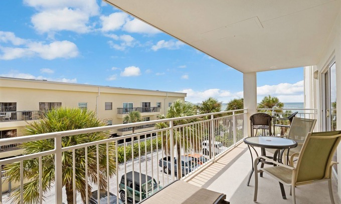 Madeira Beach Condo | Beach View - John's Pass - Madeira Norte #208