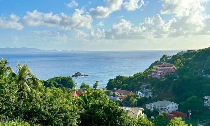 Kingstown House | Beach Views-Sion Hill Bay