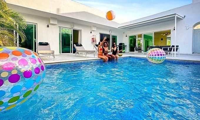 Punta Cana House | Beach Villa Rubi with private Pool, BBQ and Maid