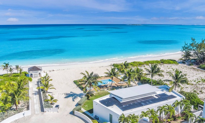 Jimmy Hill Villa | Beach Villa Steps from the Beach Luxury Stay Private Pool 2 miles from airport