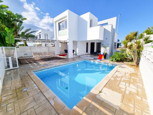 Pervolia Villa | Beach Villa With Private Pool And BBQ