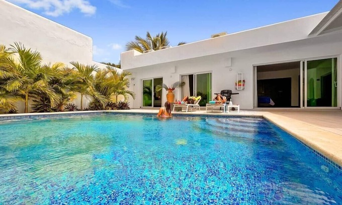 Punta Cana Villa | Beach VILLA★PALMA with private Pool, BBQ and Maid
