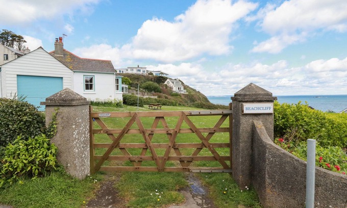 Gorran Haven House | BEACHCLIFF, pet friendly, character holiday cottage in Gorran Haven